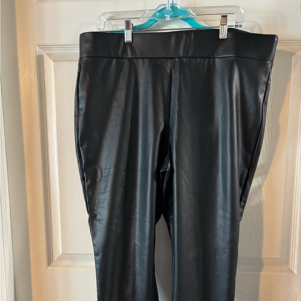 Loft imitation leather petite pants!